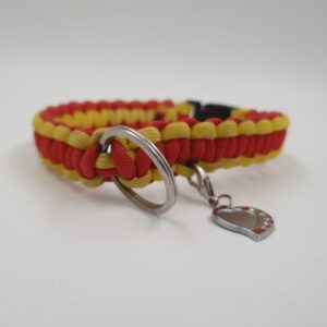 Hundehalsband Paracord, 34 x 2 cm, orange-gelb, schwarzer Klickverschluss mit Anhänger
